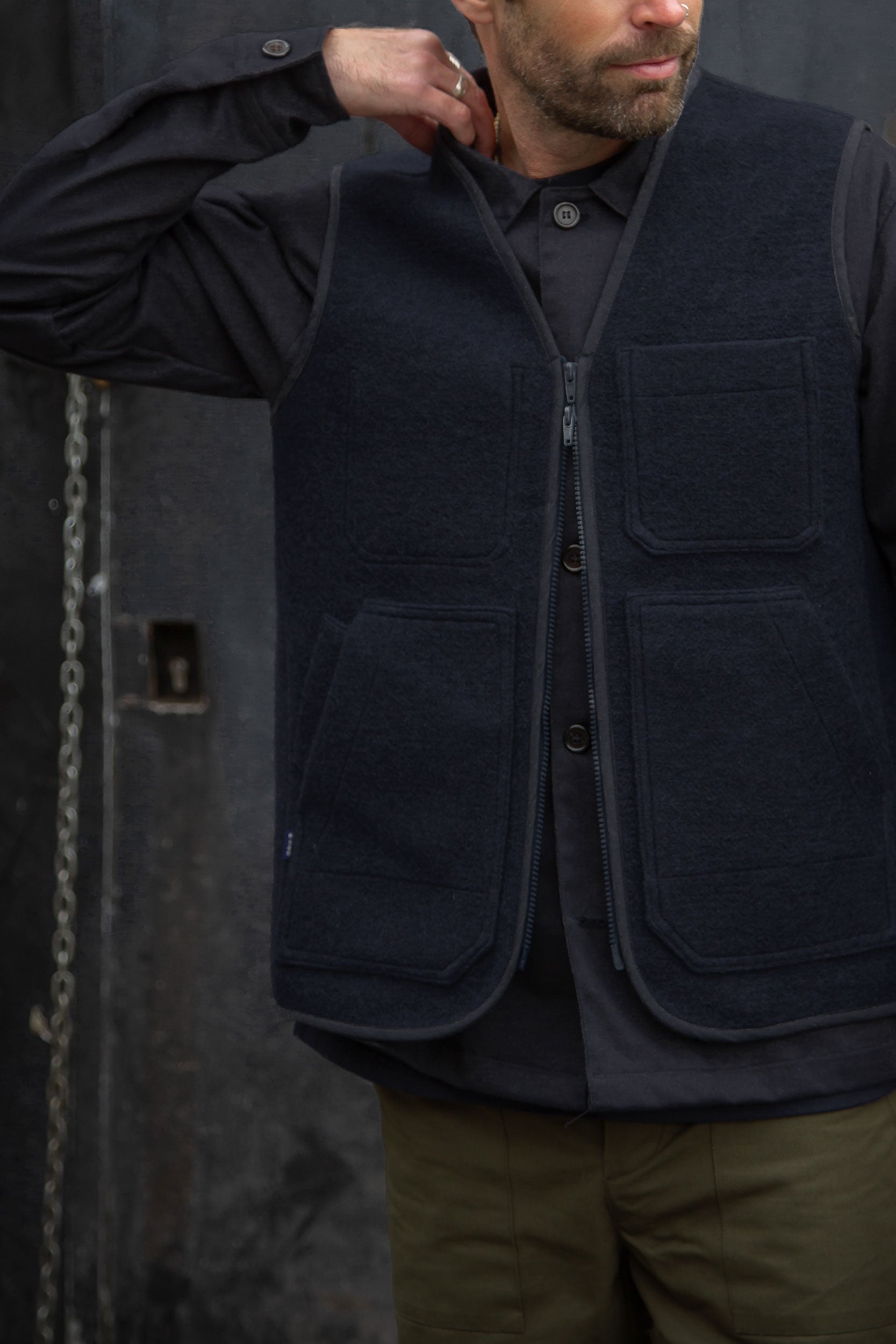 Wool & Check V Vest Navy